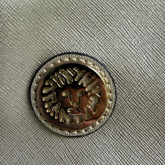 Anne Klein elegant gold Tone purse - Picture 5 of 8